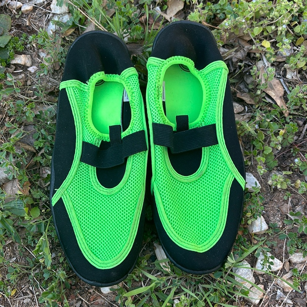 WONDER NATION WATER SHOES BIG KIDS 4-5